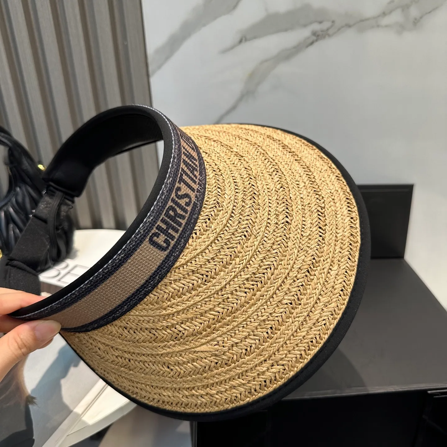 P80💛 Comes with dust bag Dior 2025 new sun visor hollow top headband hat, 🔆 versatile sun visor ~ a great tool for casual outings, a huge anti-scratch! Love it so much 💕