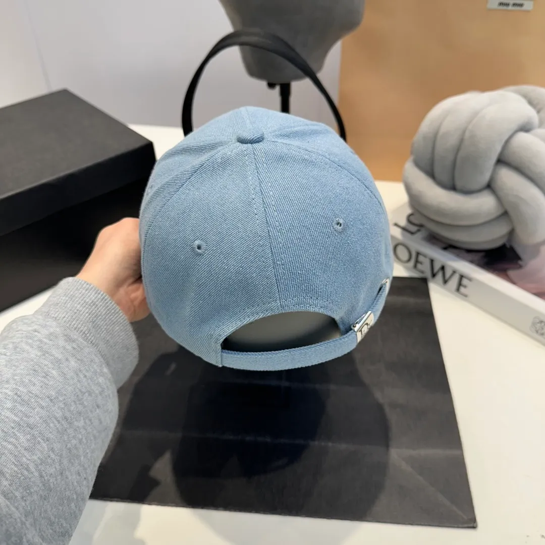 P60 DIOR Dior embroidery Presbyopia D’s baseball cap🧢, super popular