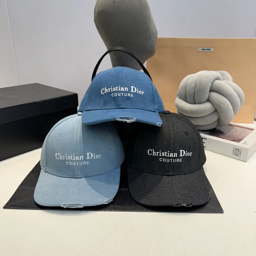 P60 DIOR Dior embroidery Presbyopia D’s baseball cap🧢, super popular