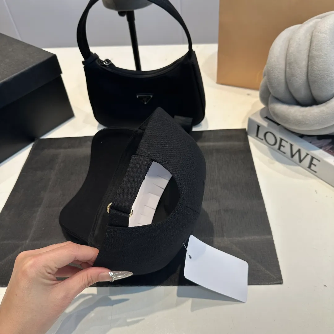 P60 DIOR Dior's new popular simple baseball cap 🧢, new model shipped, big brand style is super easy to match, hurry up and get it!