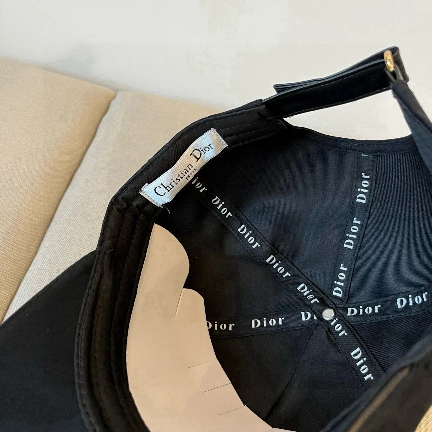 P60 [DIOR Dior] new popular simple baseball cap 🧢, new model shipped, big brand style is super easy to match, hurry up and get it!