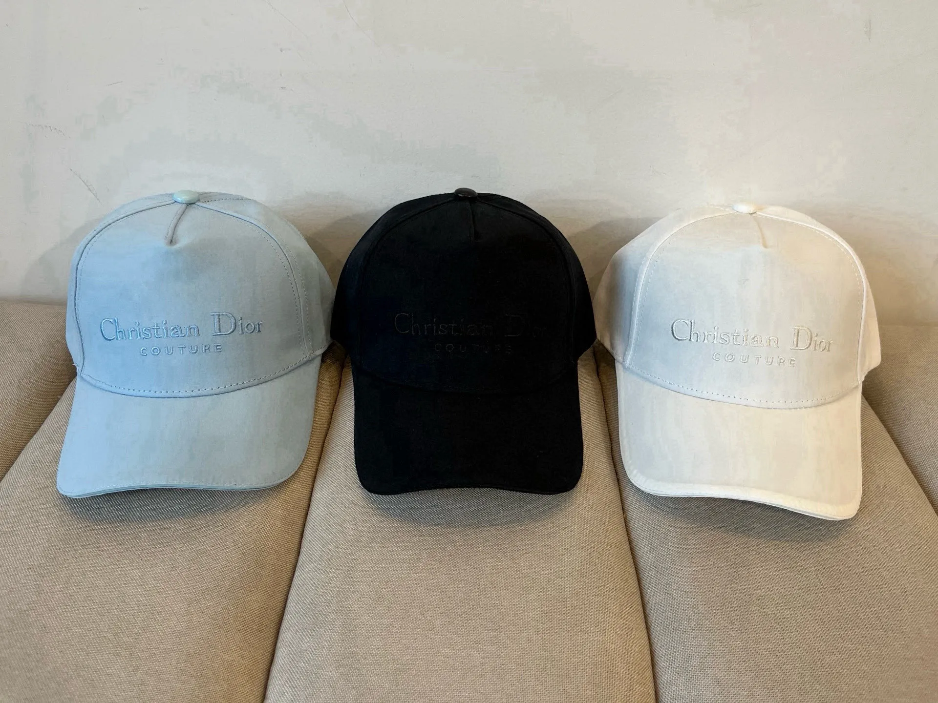 P60 [DIOR Dior] new popular simple baseball cap 🧢, new model shipped, big brand style is super easy to match, hurry up and get it!