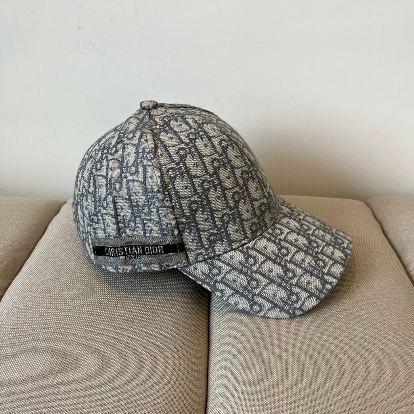P60 [DIOR Dior] new popular simple baseball cap 🧢, new model shipped, big brand style is super easy to match, hurry up and get it!