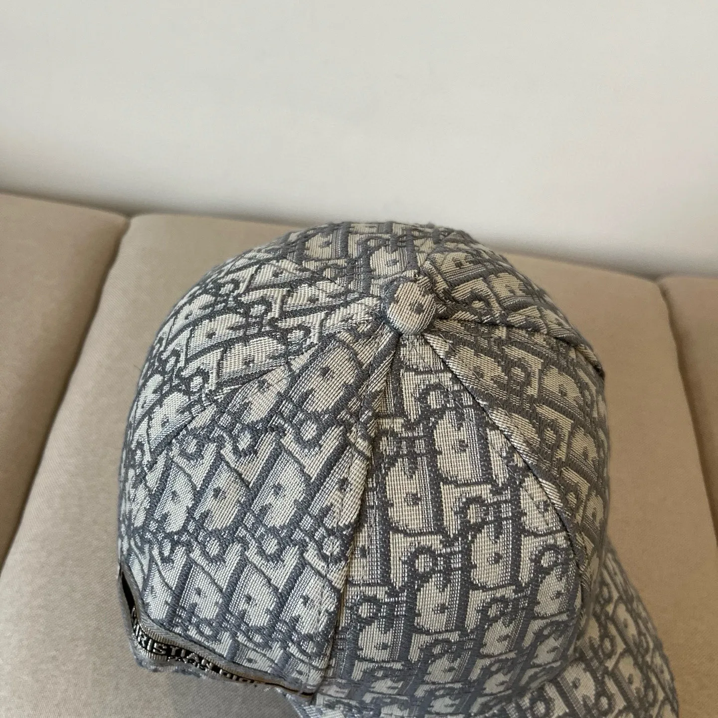 P60 [DIOR Dior] new popular simple baseball cap 🧢, new model shipped, big brand style is super easy to match, hurry up and get it!
