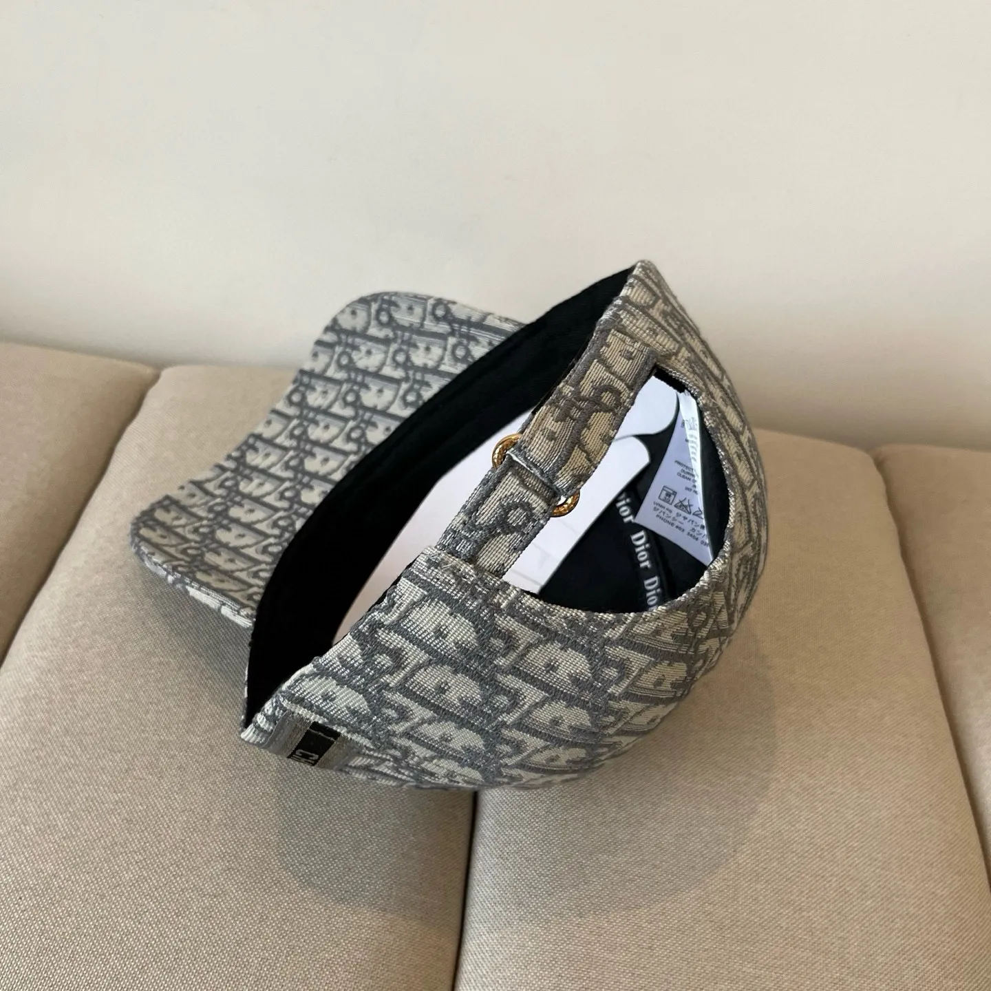 P60 [DIOR Dior] new popular simple baseball cap 🧢, new model shipped, big brand style is super easy to match, hurry up and get it!