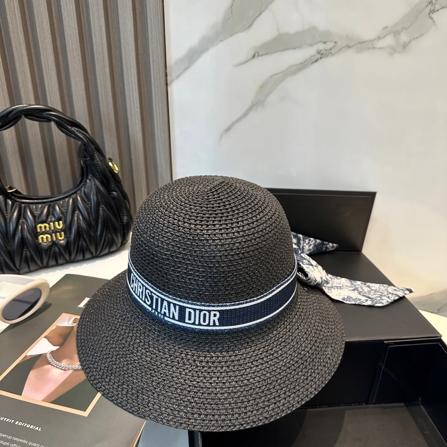 P70 [DIOR Dior] hot style webbed straw hat 🤩Details are controlled, simple and elegant, versatile item ~ the first choice for going out on the street, the new hat style is super beautiful