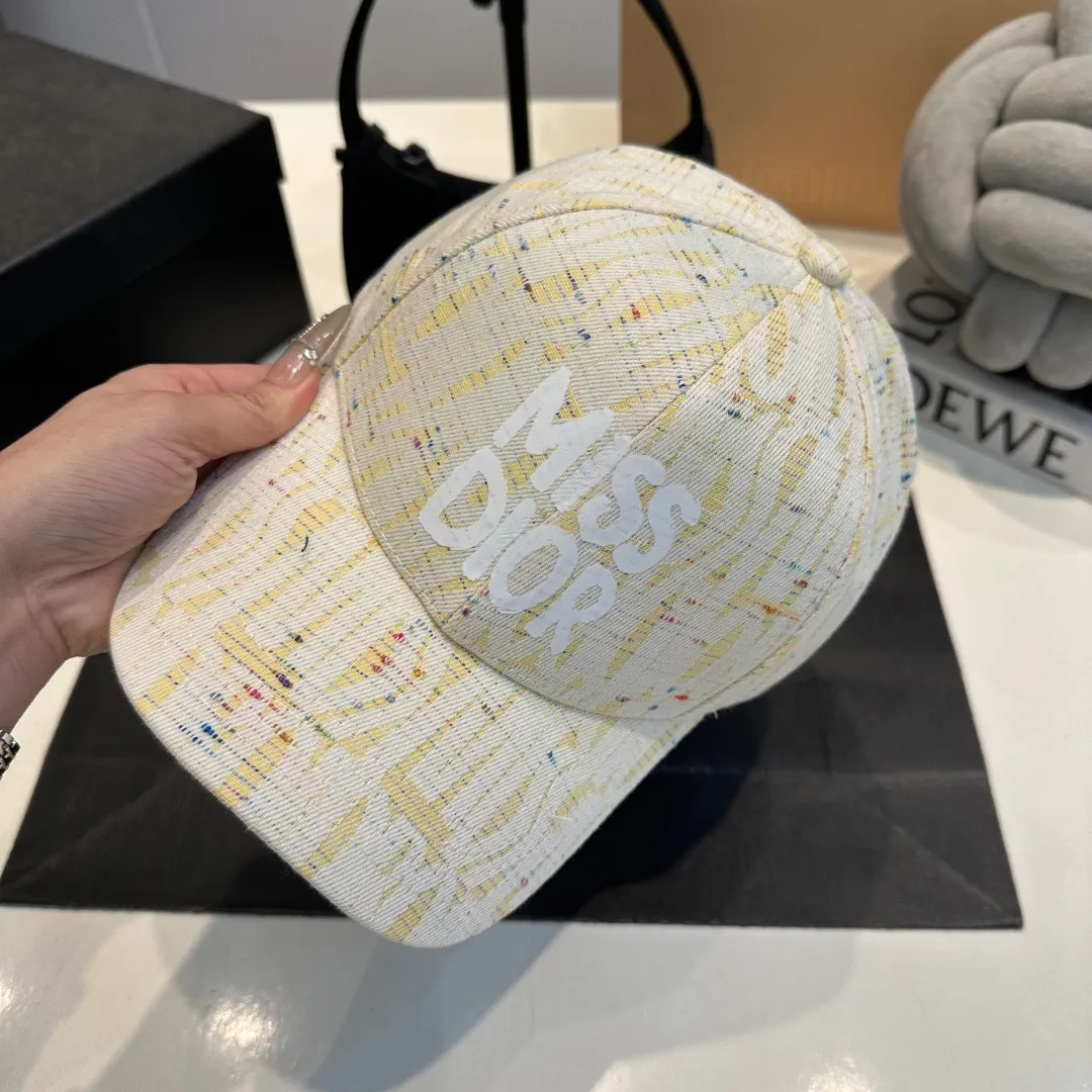 P56 DIOR Dior's new popular simple baseball cap 🧢, new model shipped, big brand style is super easy to match, hurry up and get it!