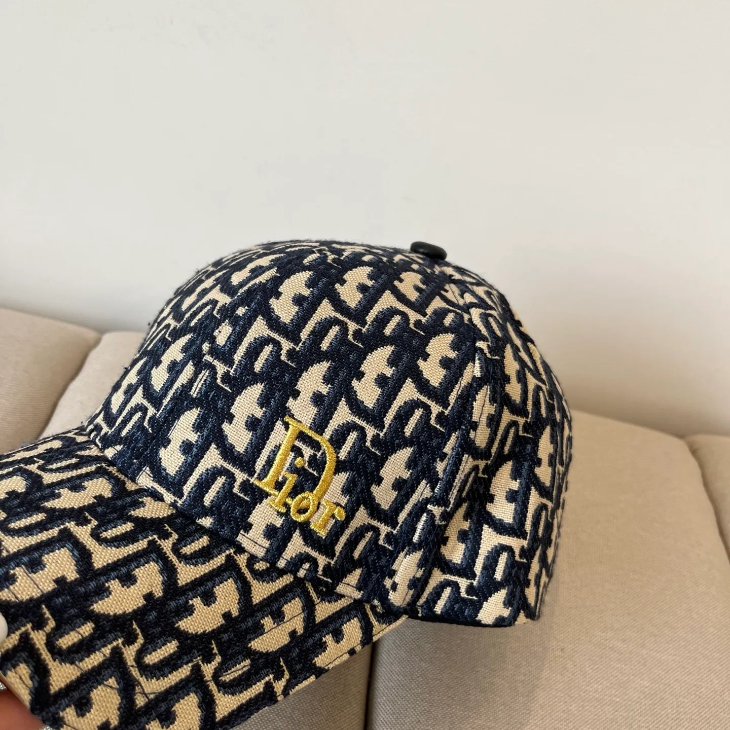 P60 [DIOR Dior] new popular simple baseball cap 🧢, new model shipped, big brand style is super easy to match, hurry up and get it!