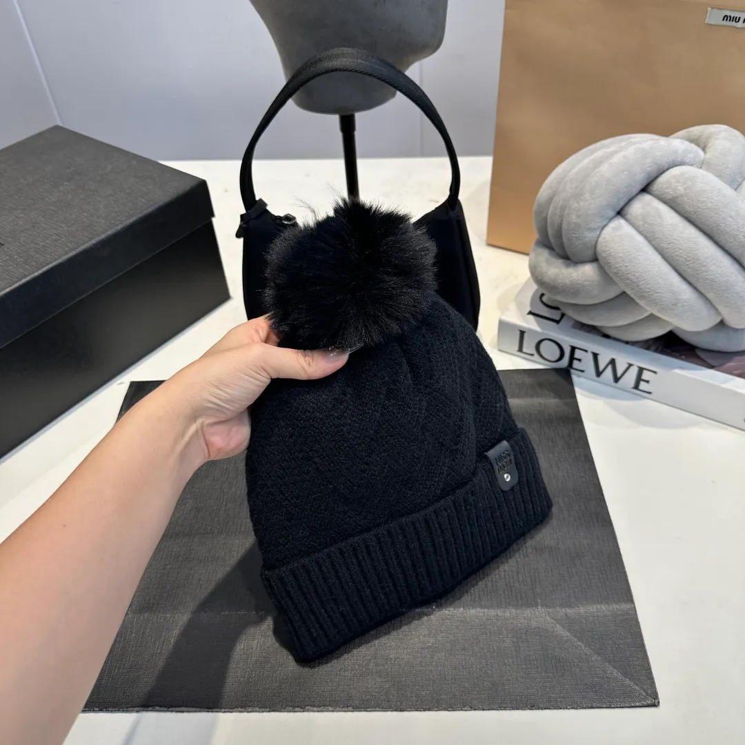 P60 Dior knitted beanie