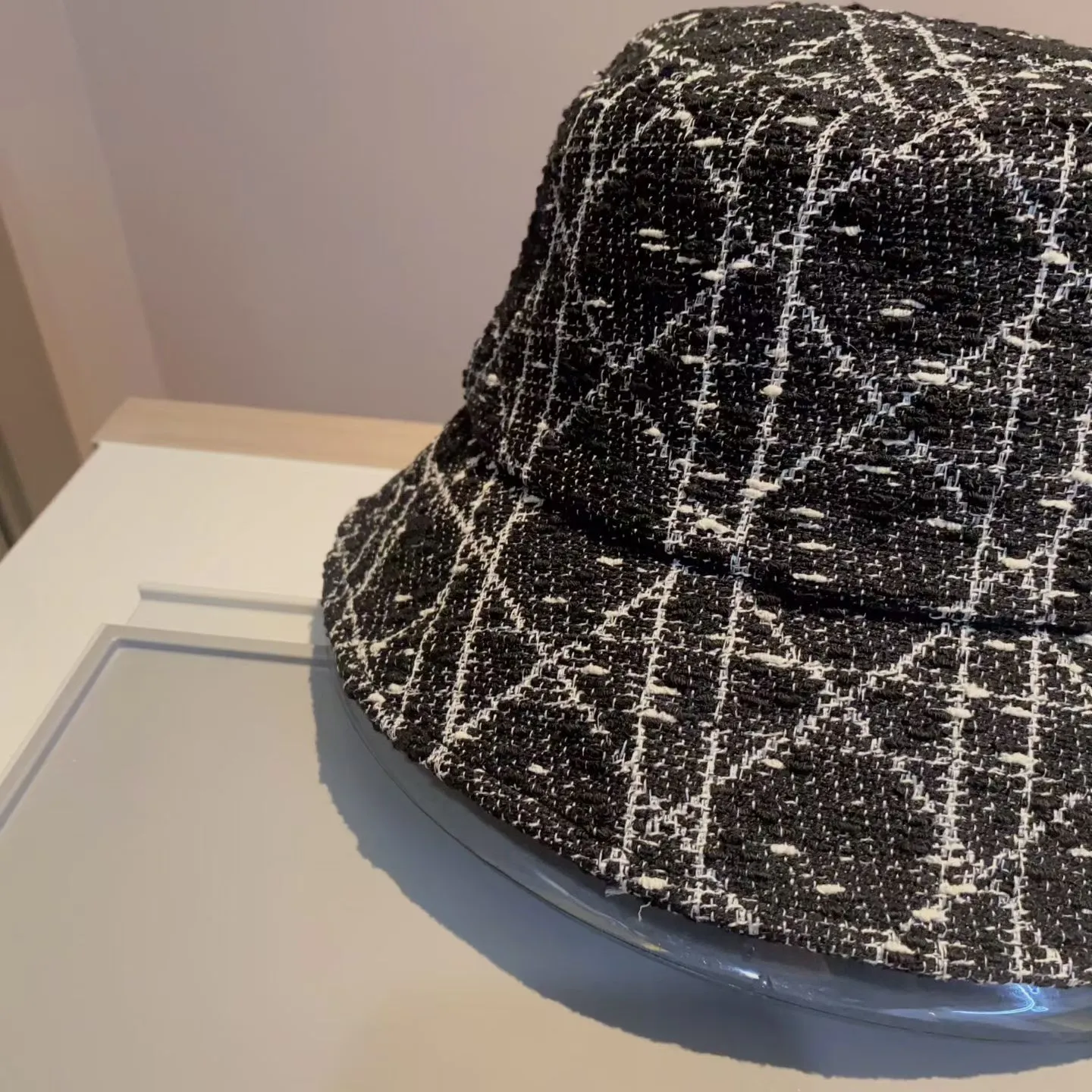 2️⃣5️⃣ꫛꫀꪝ New style for autumn and winter 🐑dior tweed plaid fisherman hat ❄️High quality, super flattering and small 👌Fashionable and versatile, the same style as the counter celebrity 🛒Black