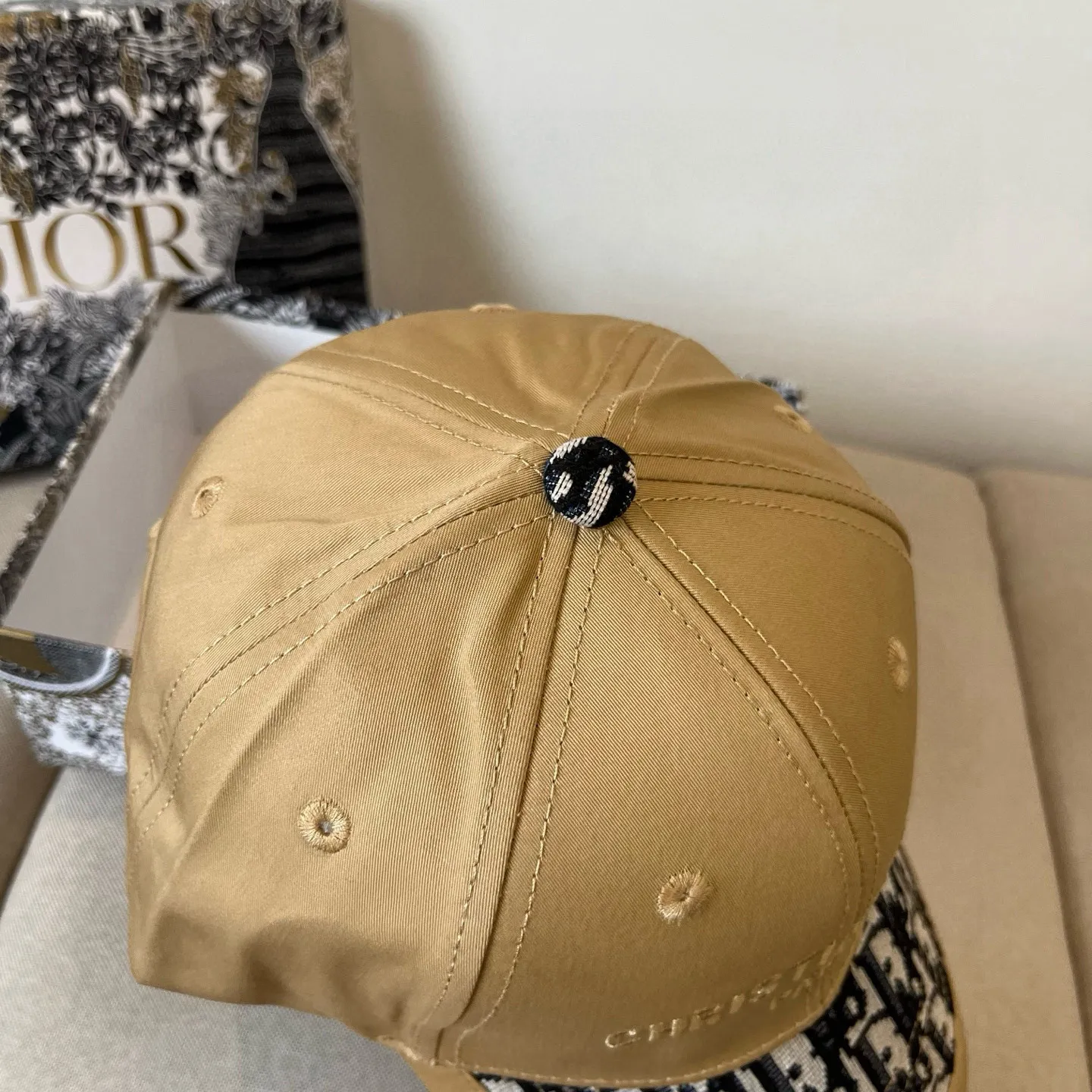 P60 [DIOR Dior] new popular simple baseball cap 🧢, new model shipped, big brand style is super easy to match, hurry up and get it!