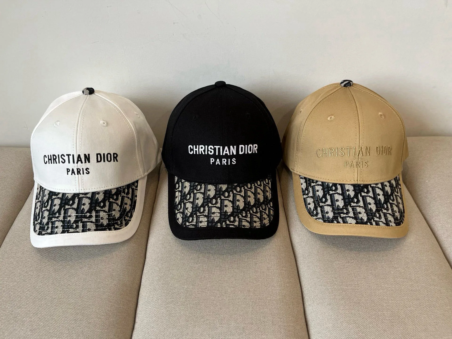 P60 [DIOR Dior] new popular simple baseball cap 🧢, new model shipped, big brand style is super easy to match, hurry up and get it!