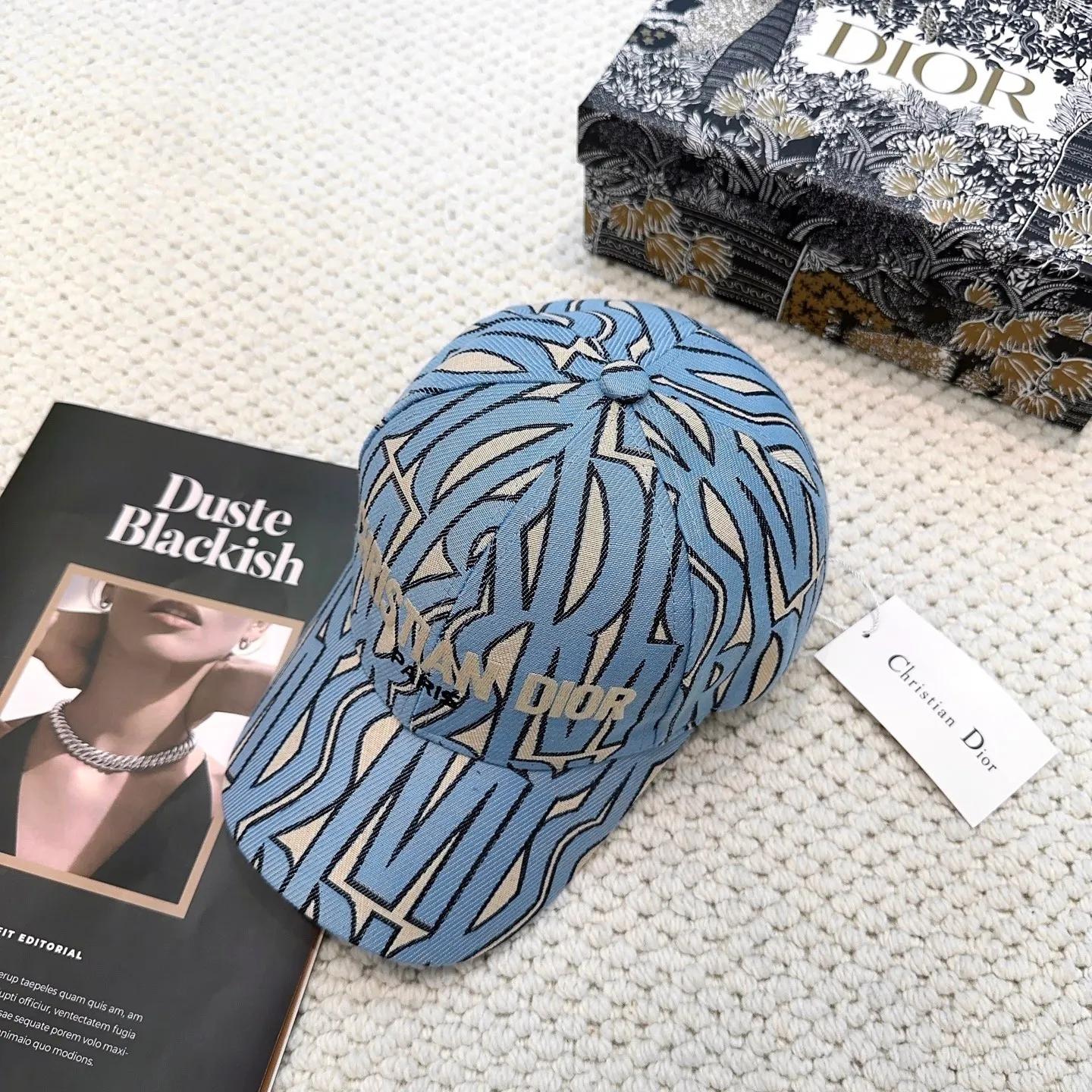 P66 Dior👒 New high version embroidered baseball cap🧢, super high sun protection index, especially small face, stylish and not soft, can be folded at will, easy to carry🤗