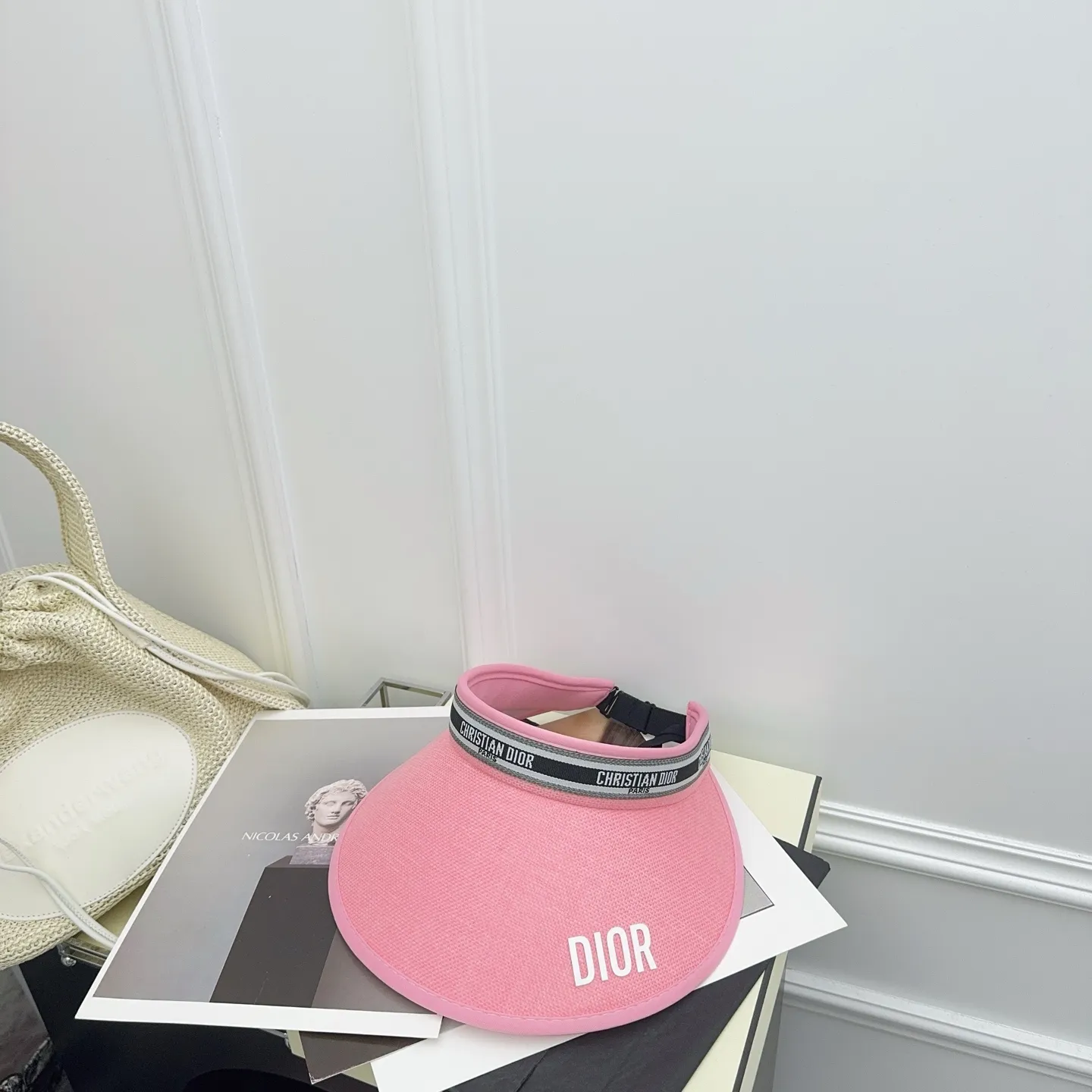 DIOR’s latest ✌🏻 running style sun hat ‼ ️ Spring and summer colors with eyes closed