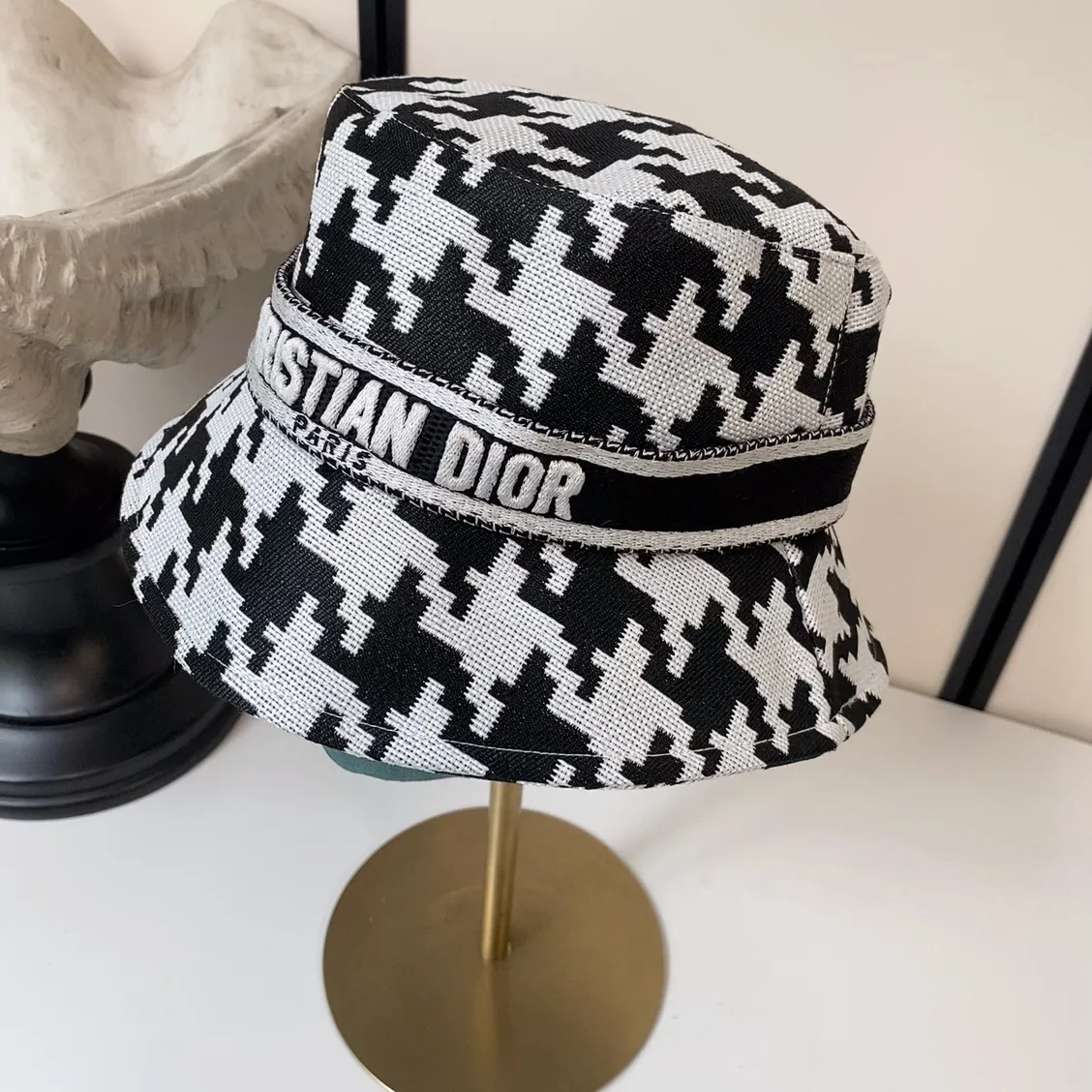2️⃣5️⃣ꫛꫀꪝ 🎶Dior counter same style houndstooth fisherman hat ❄️Small quantity in stock 🛒Houndstooth