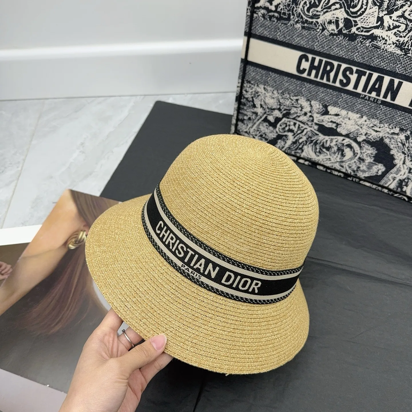 DIOR’s new 🌟 high-end braided basin hat is foldable‼ ️
