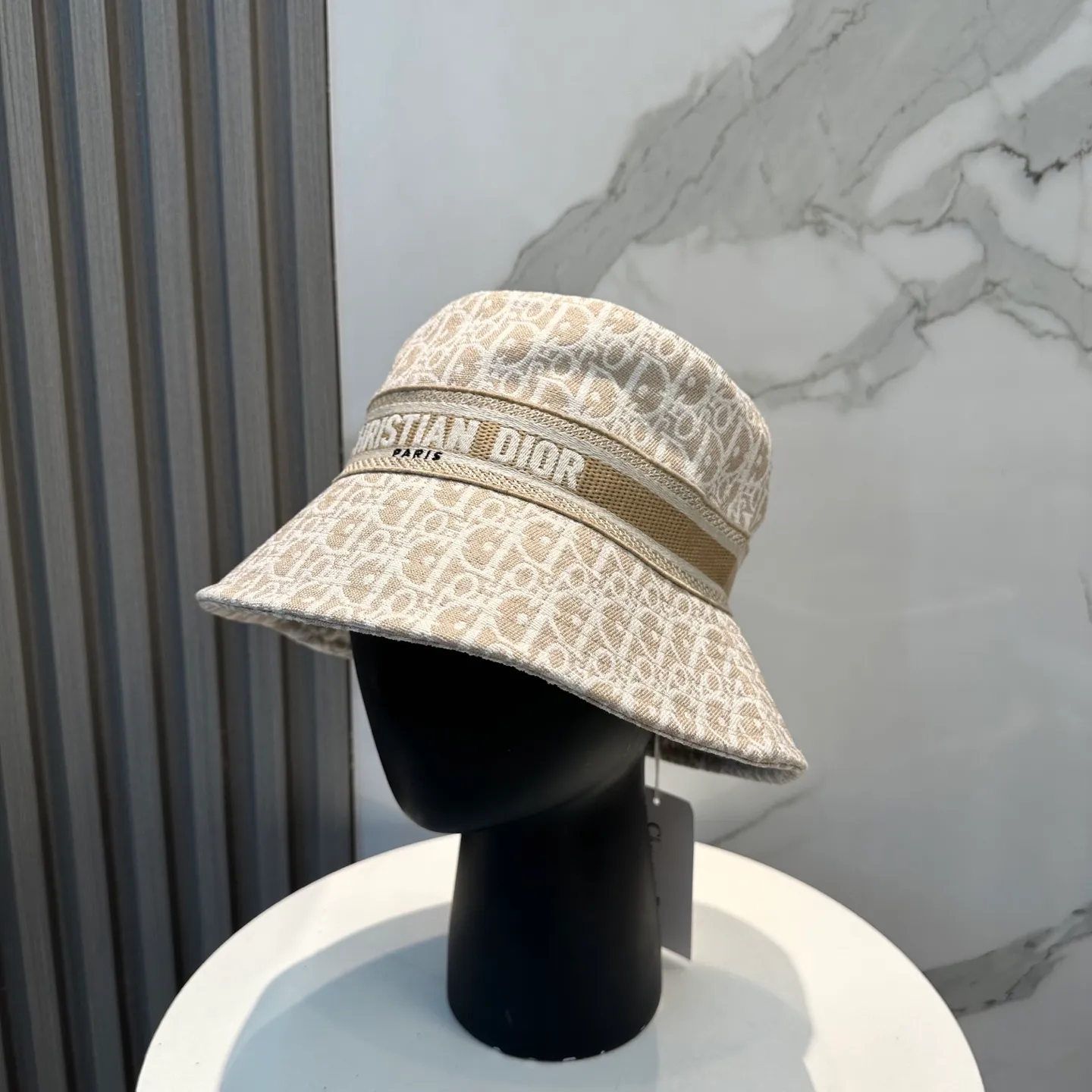 P86 👒Dior👒 😍The latest double-sided embroidered Dior logo fisherman hat from the official website, with super high sun protection index, especially for a small face, stylish and not soft, can be folded at will, easy to carry🤗