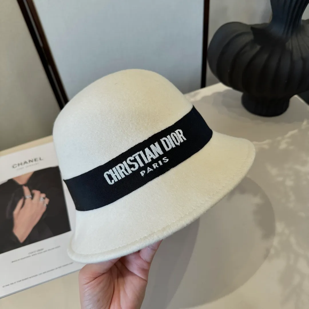 💰220¥ White Dior 2025 autumn and winter new wool basin hat, 100% wool🦙 fabric, head circumference 57cm