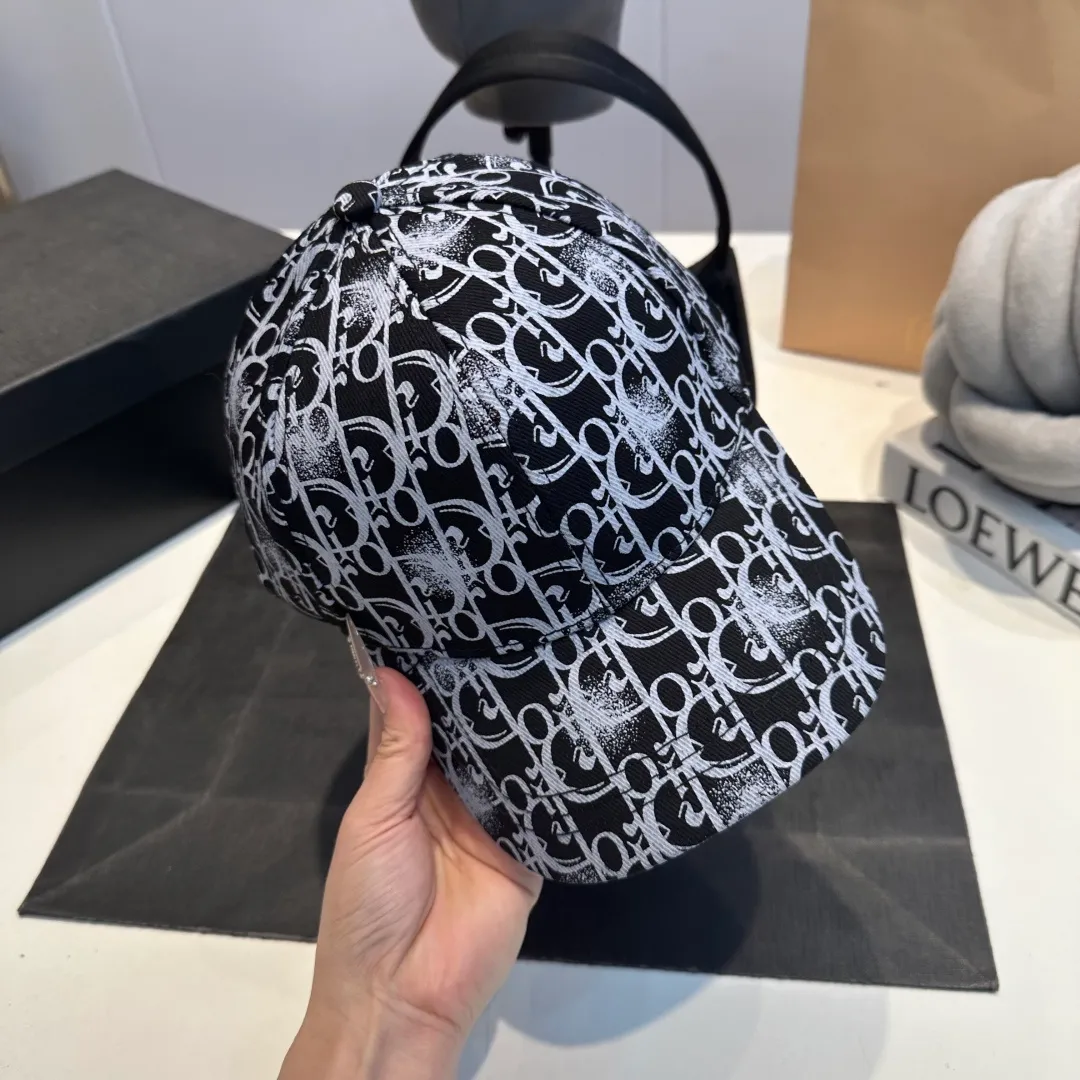 P56 DIOR Dior's new popular simple baseball cap 🧢, new model shipped, big brand style is super easy to match, hurry up and get it!