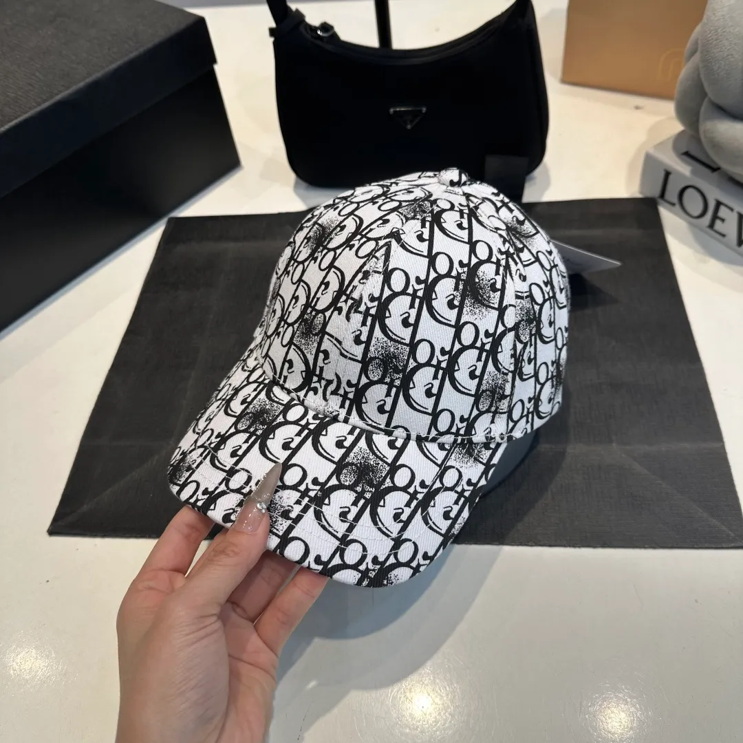 P56 DIOR Dior's new popular simple baseball cap 🧢, new model shipped, big brand style is super easy to match, hurry up and get it!