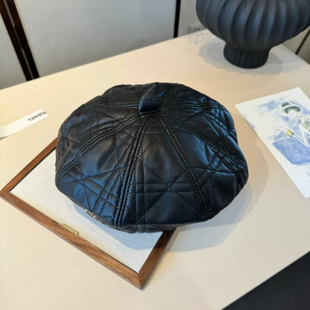 💰80¥ Dior autumn and winter beret, rhombus pumpkin hat, washed leather fabric, head circumference 57cm