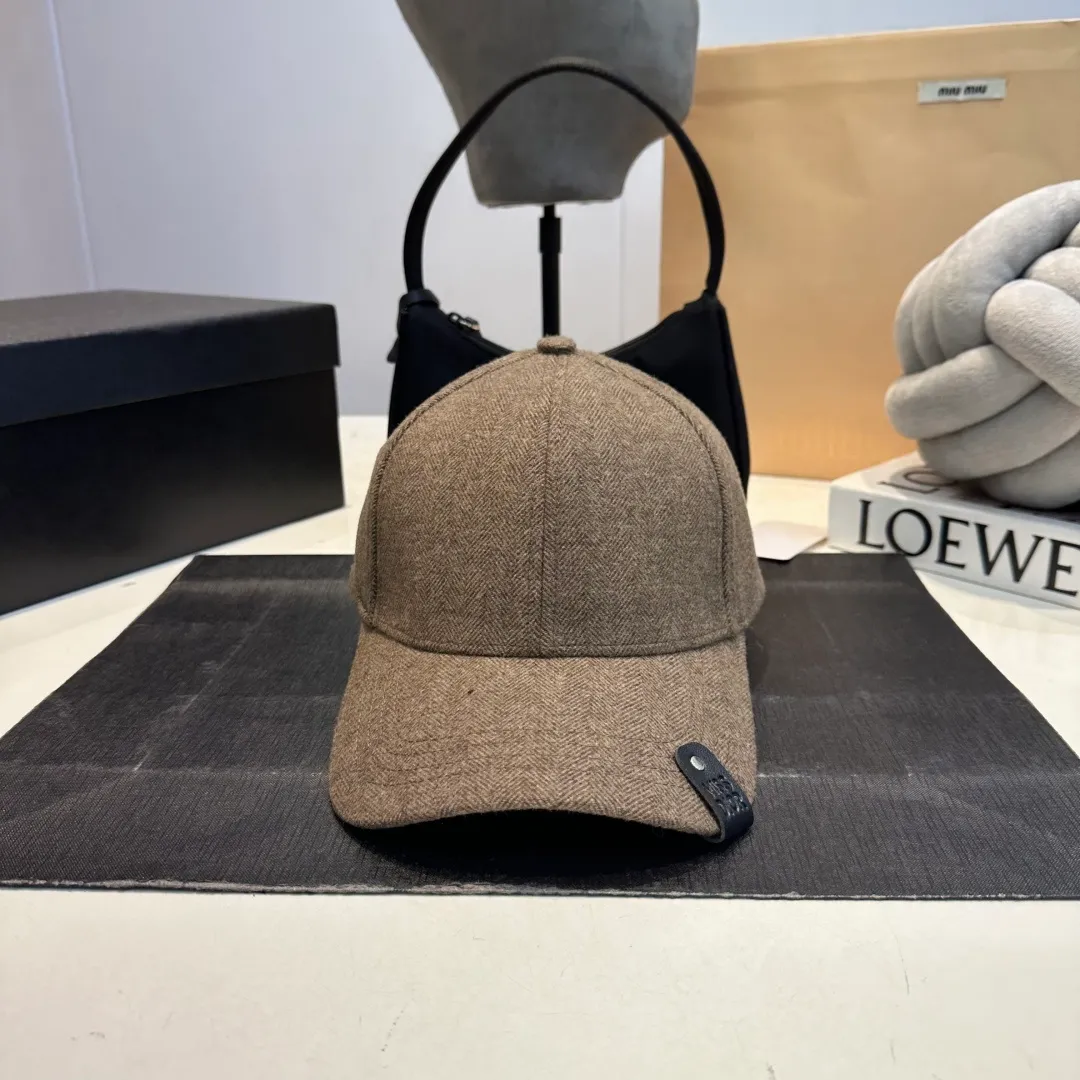 P70 DIOR Dior's new popular simple baseball cap 🧢, new model shipped, big brand style is super easy to match, hurry up and get it!
