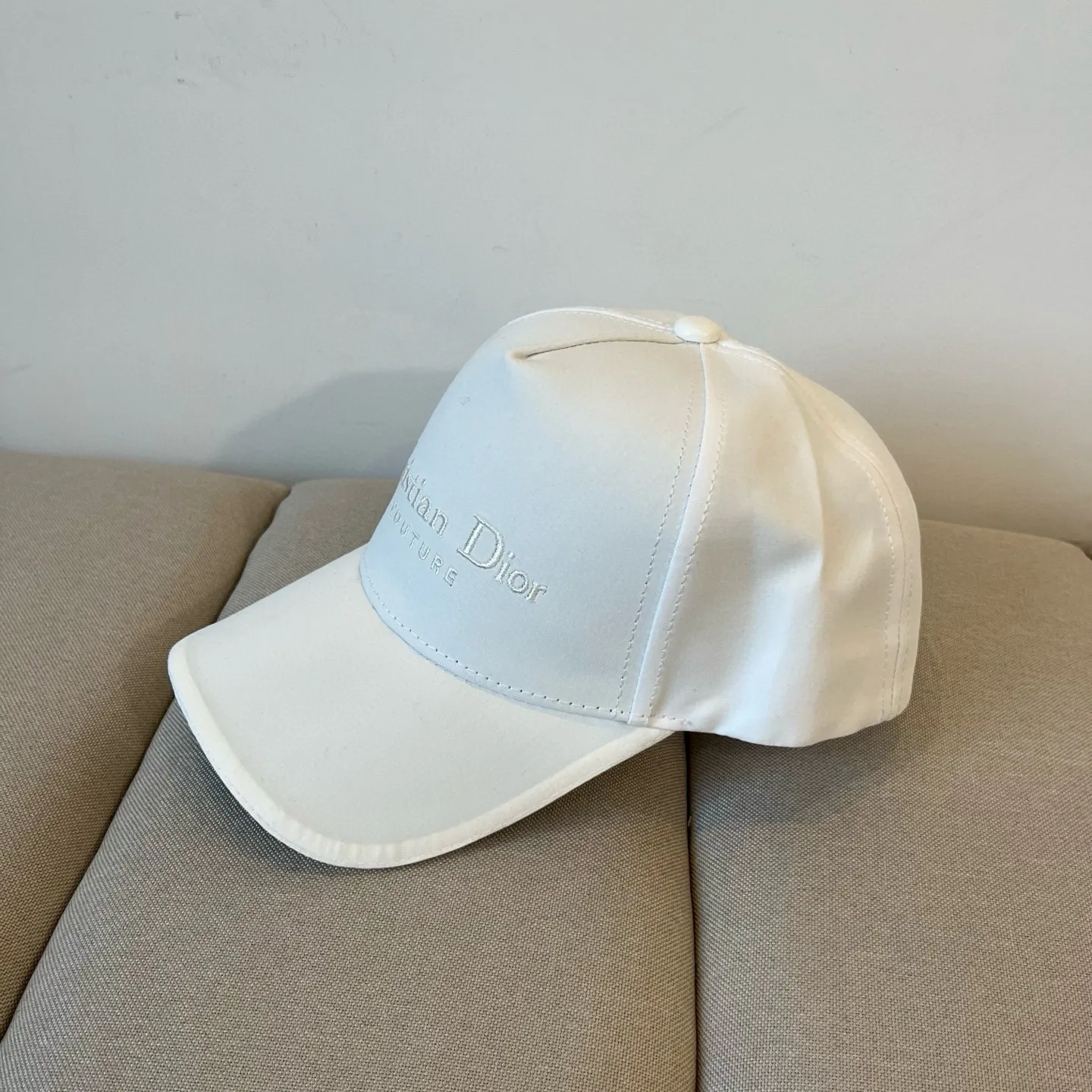 P66 [DIOR Dior] new popular simple baseball cap 🧢, new model shipped, big brand style is super easy to match, hurry up and get it!