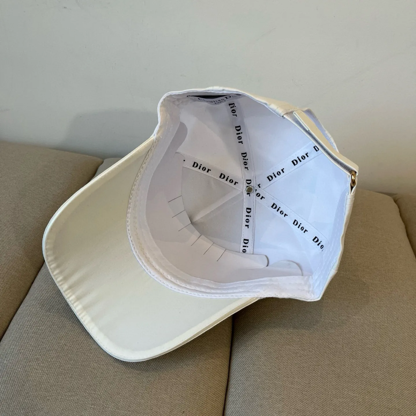 P66 [DIOR Dior] new popular simple baseball cap 🧢, new model shipped, big brand style is super easy to match, hurry up and get it!