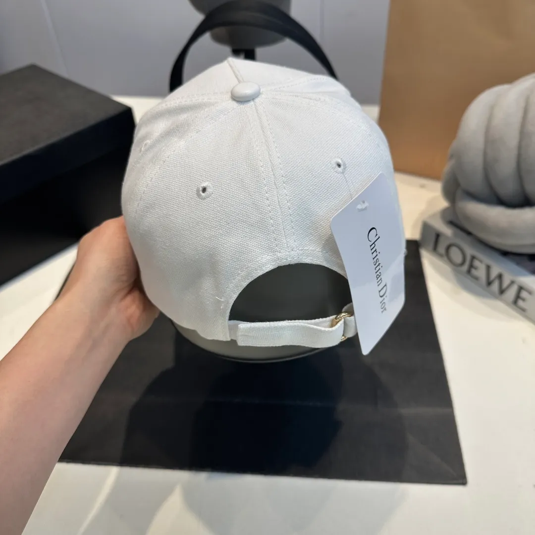 P60 DIOR Dior's new popular simple baseball cap 🧢, new model shipped, big brand style is super easy to match, hurry up and get it!