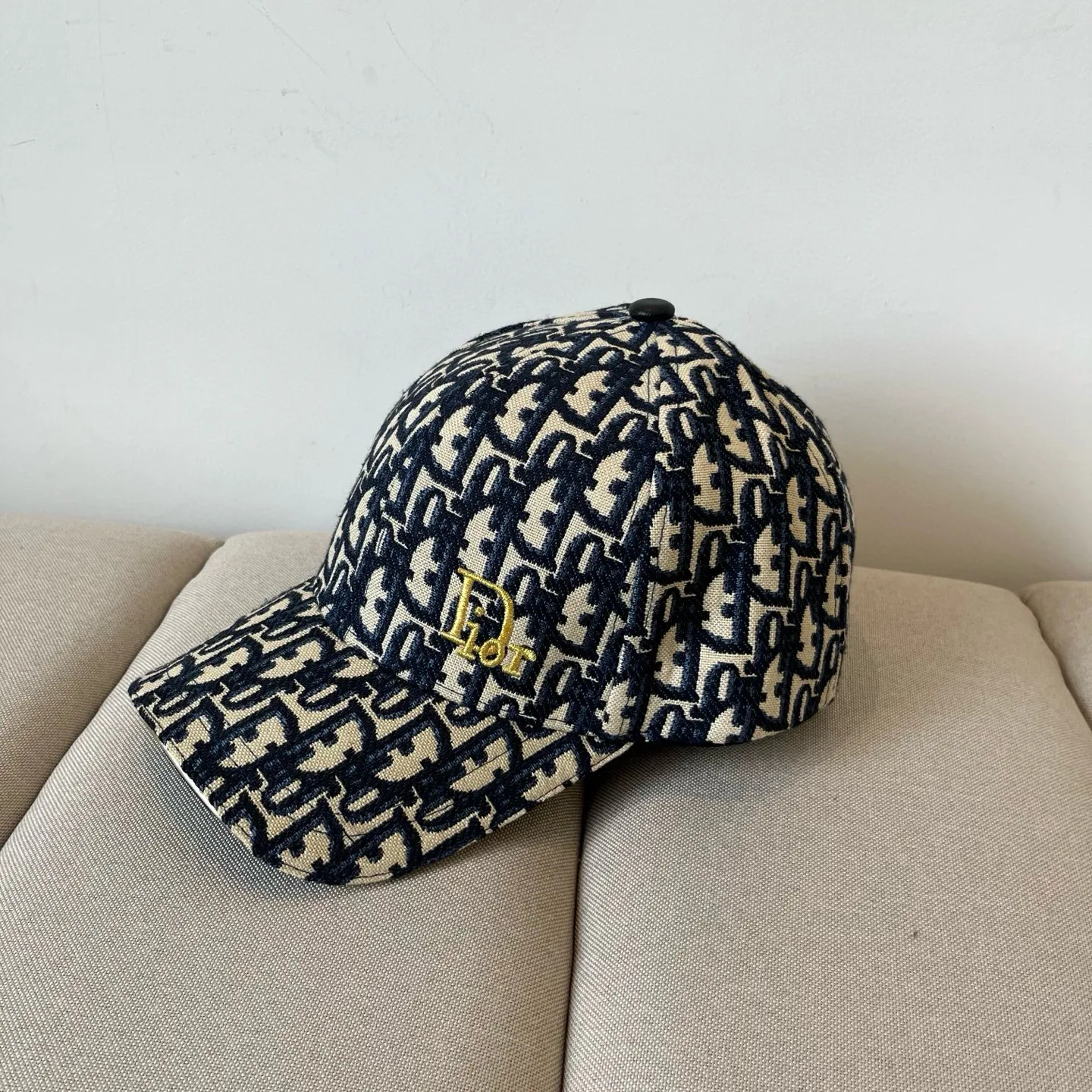 P60 [DIOR Dior] new popular simple baseball cap 🧢, new model shipped, big brand style is super easy to match, hurry up and get it!