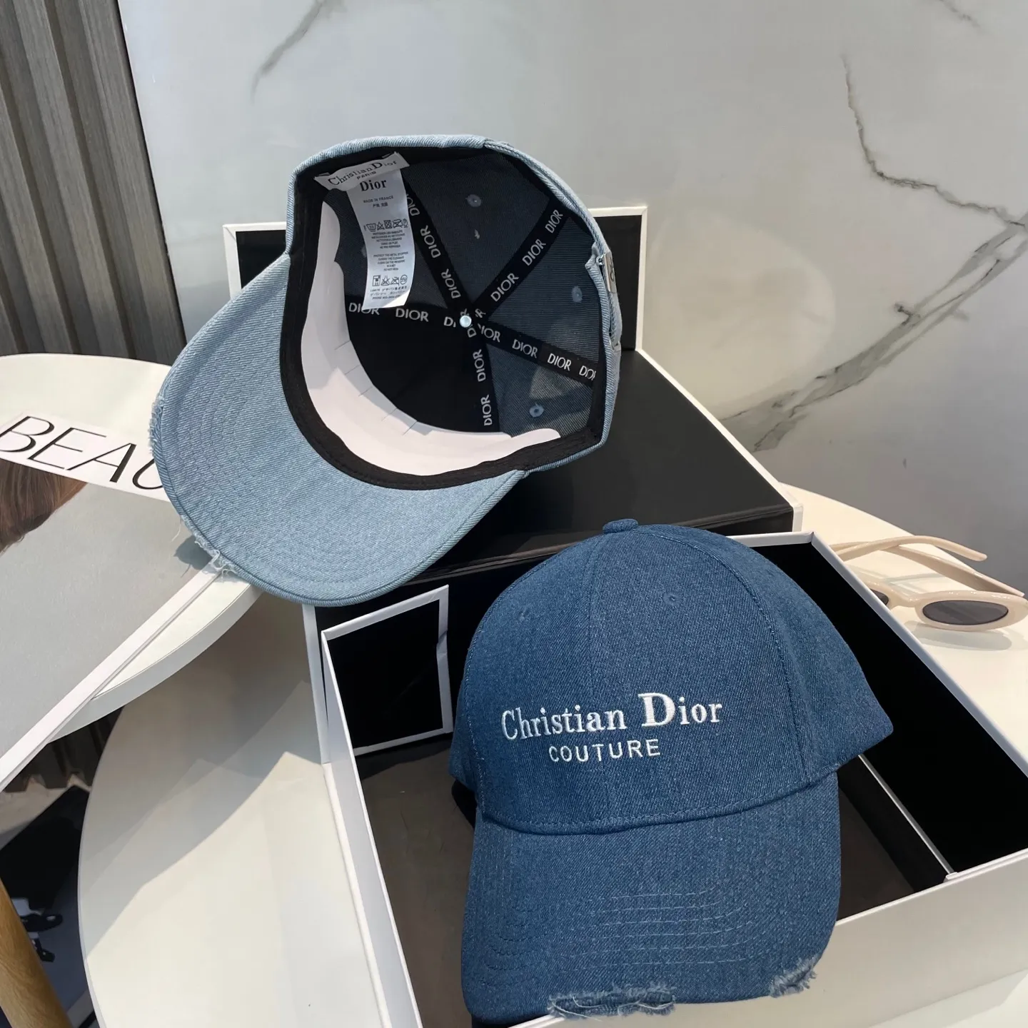 P76 Dior's new embroidered denim baseball cap, pure cotton lining, light and breathable! The quality is great, the basic head circumference is 56cm, and it is adjustable. three colors