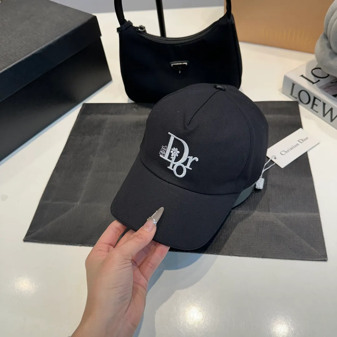 P80 DIOR Dior's new simple baseball cap with jacquard lining🧢, new model shipped, big brand style is super easy to match, hurry up and get it!