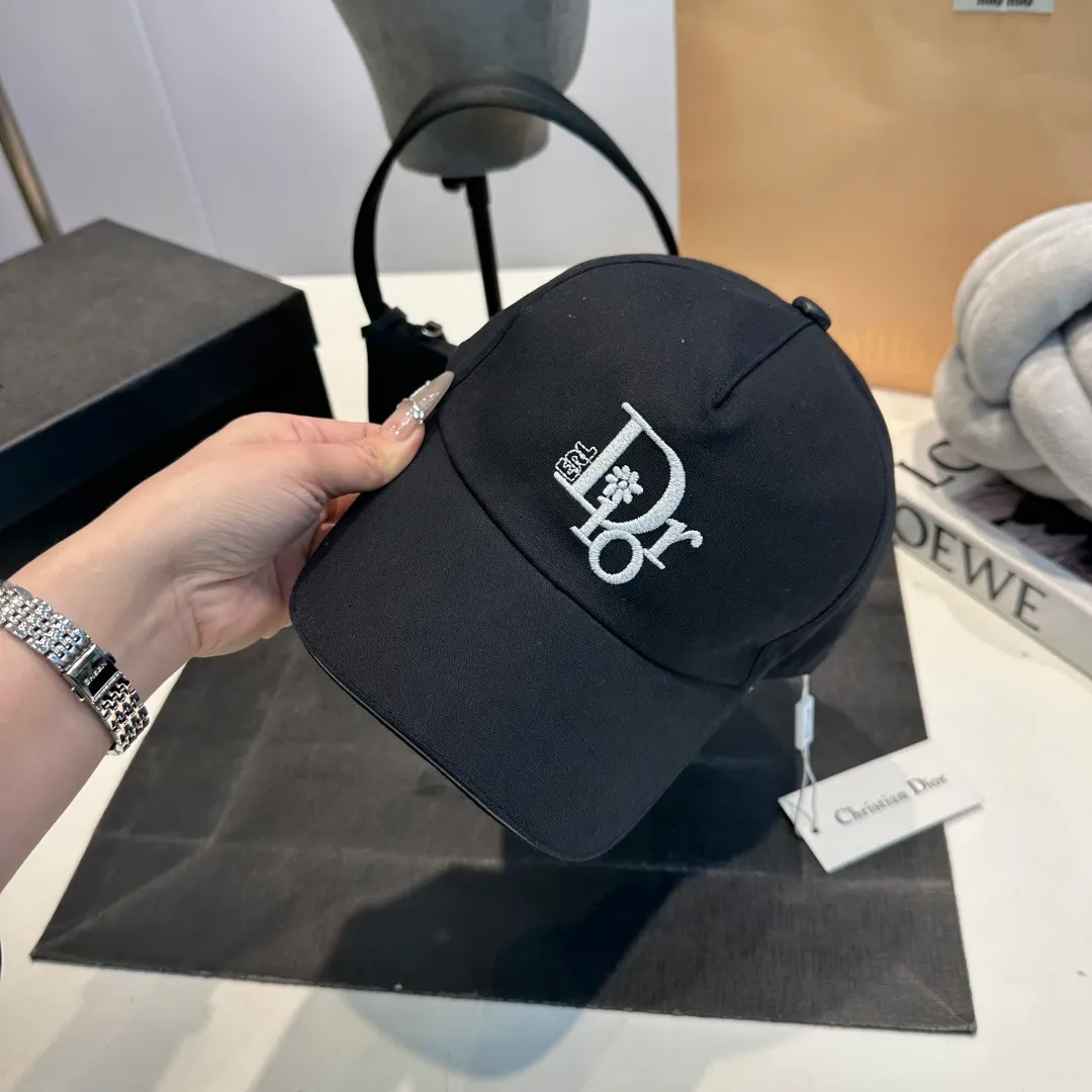 P80 DIOR Dior's new simple baseball cap with jacquard lining🧢, new model shipped, big brand style is super easy to match, hurry up and get it!
