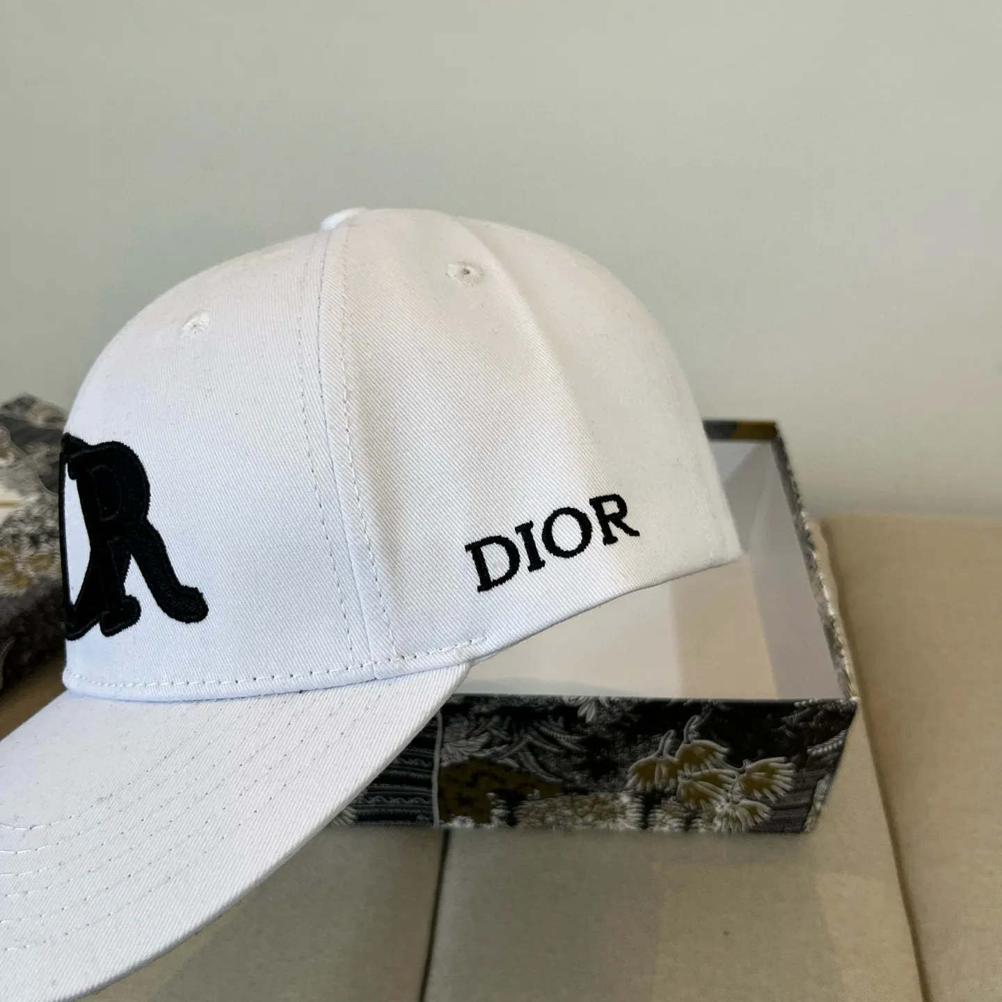 P60 [DIOR Dior] new popular simple baseball cap 🧢, new model shipped, big brand style is super easy to match, hurry up and get it!