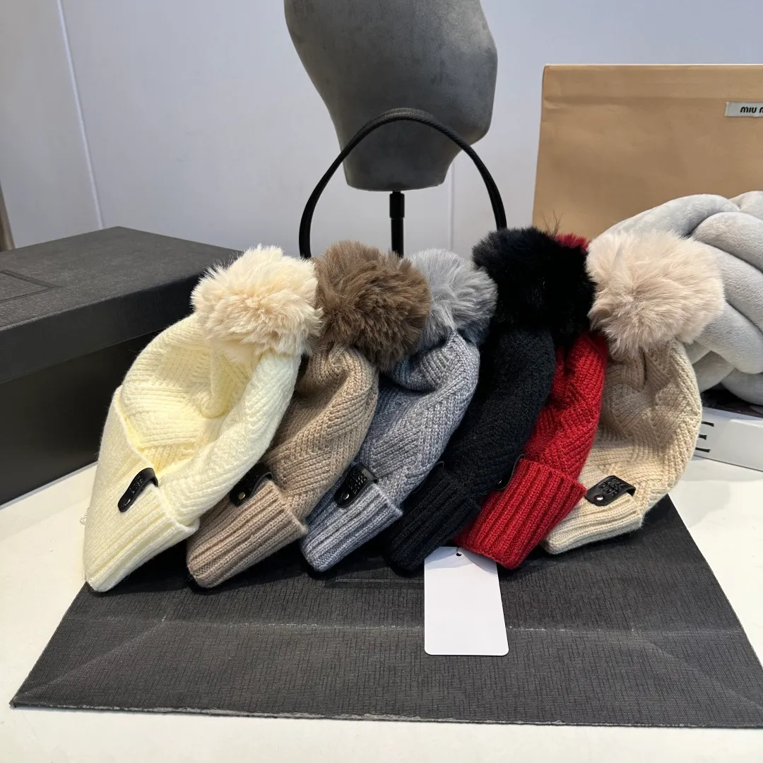 P60 Dior knitted beanie