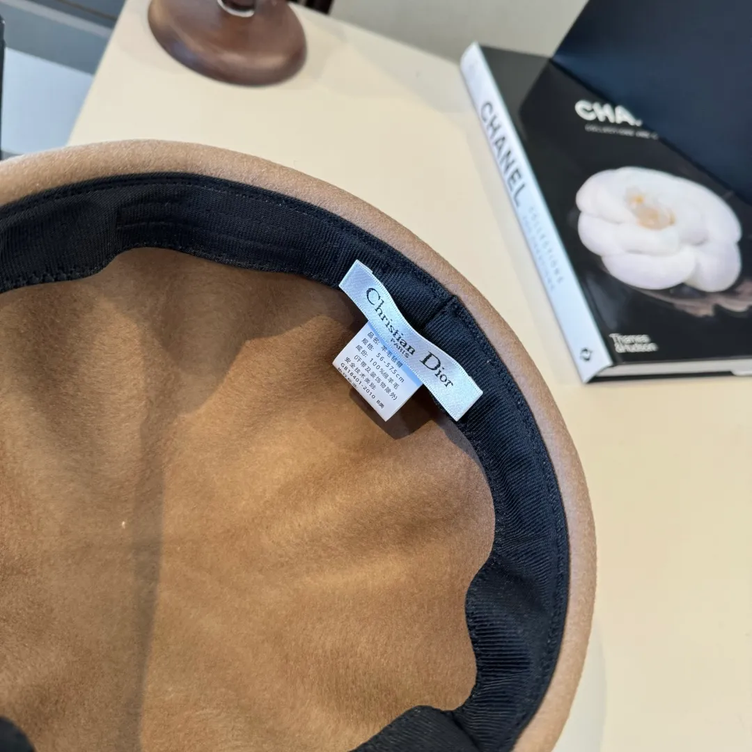 💰180¥ Dior wool peaked military cap, washed leather brim, 100% wool🦙, head circumference 57cm