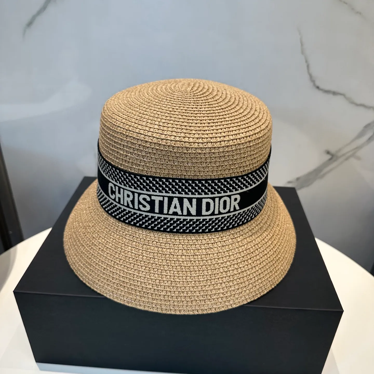 P80 Dior2025 new straw hat, advanced customization, lady style, attention to detail, sun protection and UV protection in summer, a must-have for travel, versatile and good-looking
