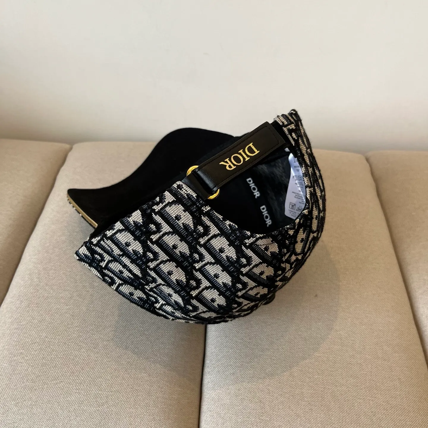 P60 [DIOR Dior] new popular simple baseball cap 🧢, new model shipped, big brand style is super easy to match, hurry up and get it!