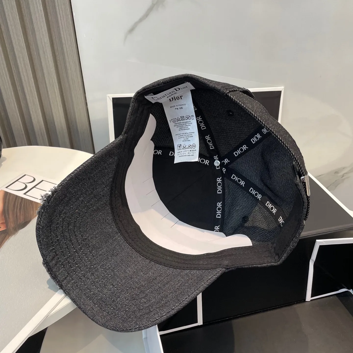 P76Dior (Dior) new embroidered denim baseball cap, pure cotton lining, light and breathable! The quality is great, the basic head circumference is 56cm, and it is adjustable. three colors