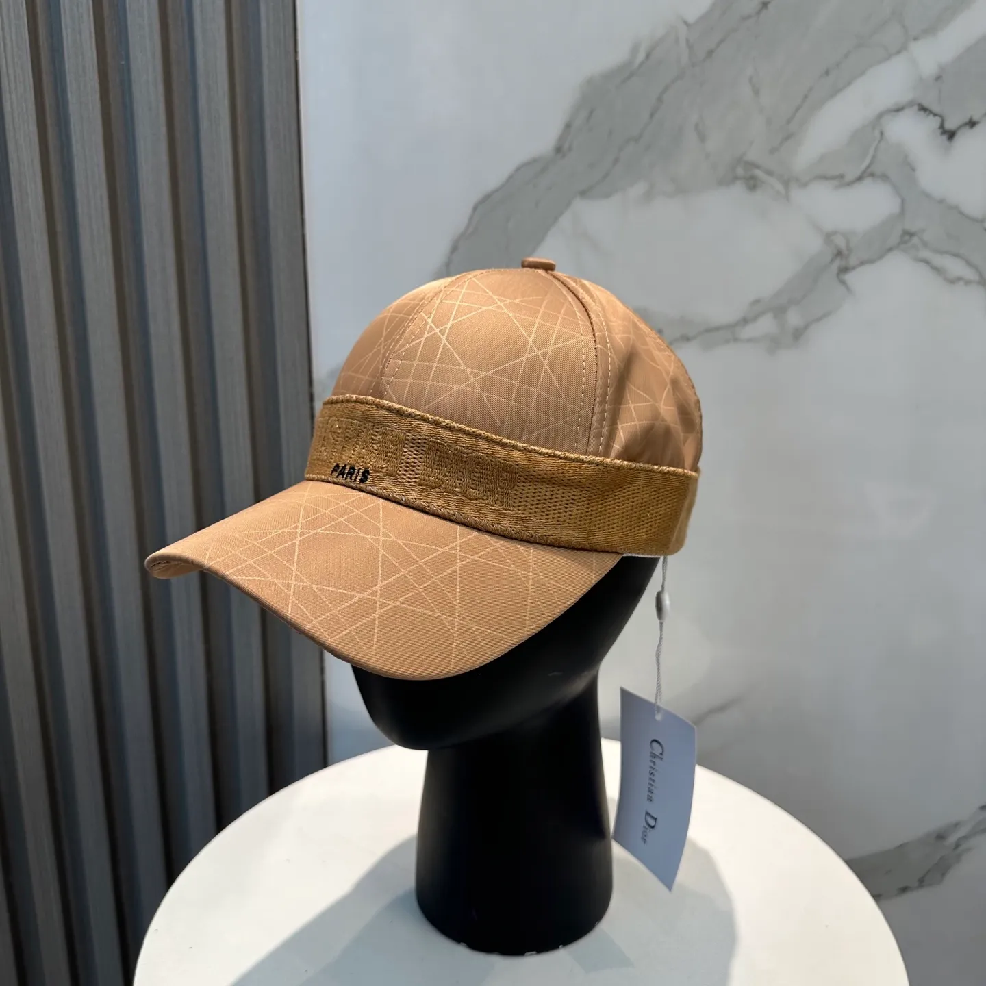 P60 Dior👒 high version web logo baseball cap🧢, super high sun protection index, especially small face, stylish but not soft, can be folded at will, easy to carry🤗