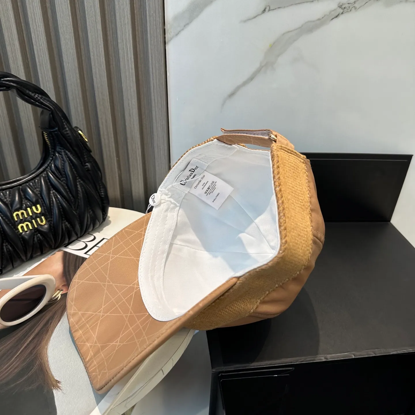 P60 Dior👒 high version web logo baseball cap🧢, super high sun protection index, especially small face, stylish but not soft, can be folded at will, easy to carry🤗