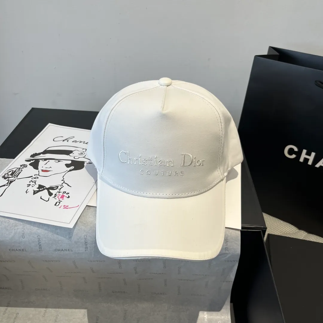 80¥ Dior new peaked cap, baseball cap, head circumference 57cm