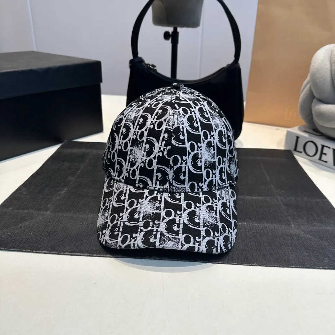 P56 DIOR Dior's new popular simple baseball cap 🧢, new model shipped, big brand style is super easy to match, hurry up and get it!
