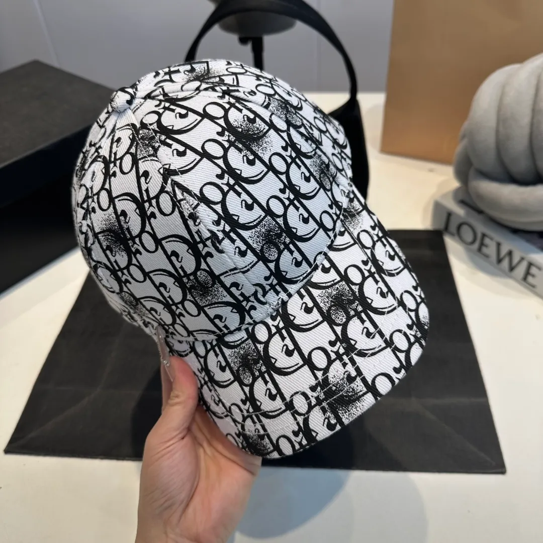 P56 DIOR Dior's new popular simple baseball cap 🧢, new model shipped, big brand style is super easy to match, hurry up and get it!
