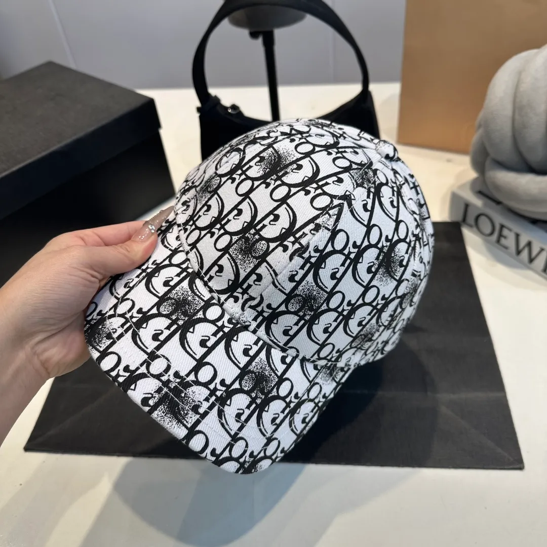 P56 DIOR Dior's new popular simple baseball cap 🧢, new model shipped, big brand style is super easy to match, hurry up and get it!