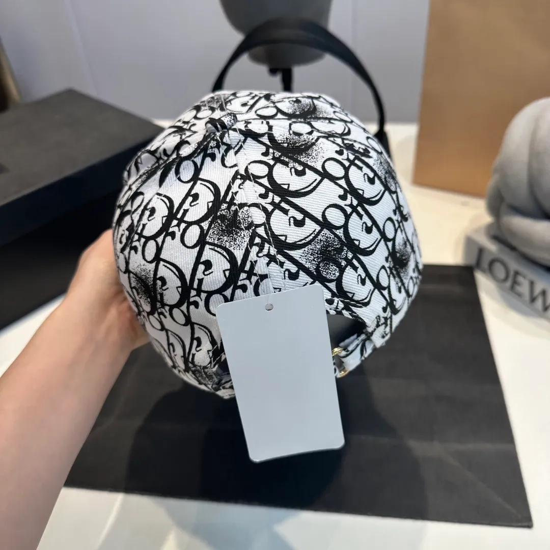 P56 DIOR Dior's new popular simple baseball cap 🧢, new model shipped, big brand style is super easy to match, hurry up and get it!