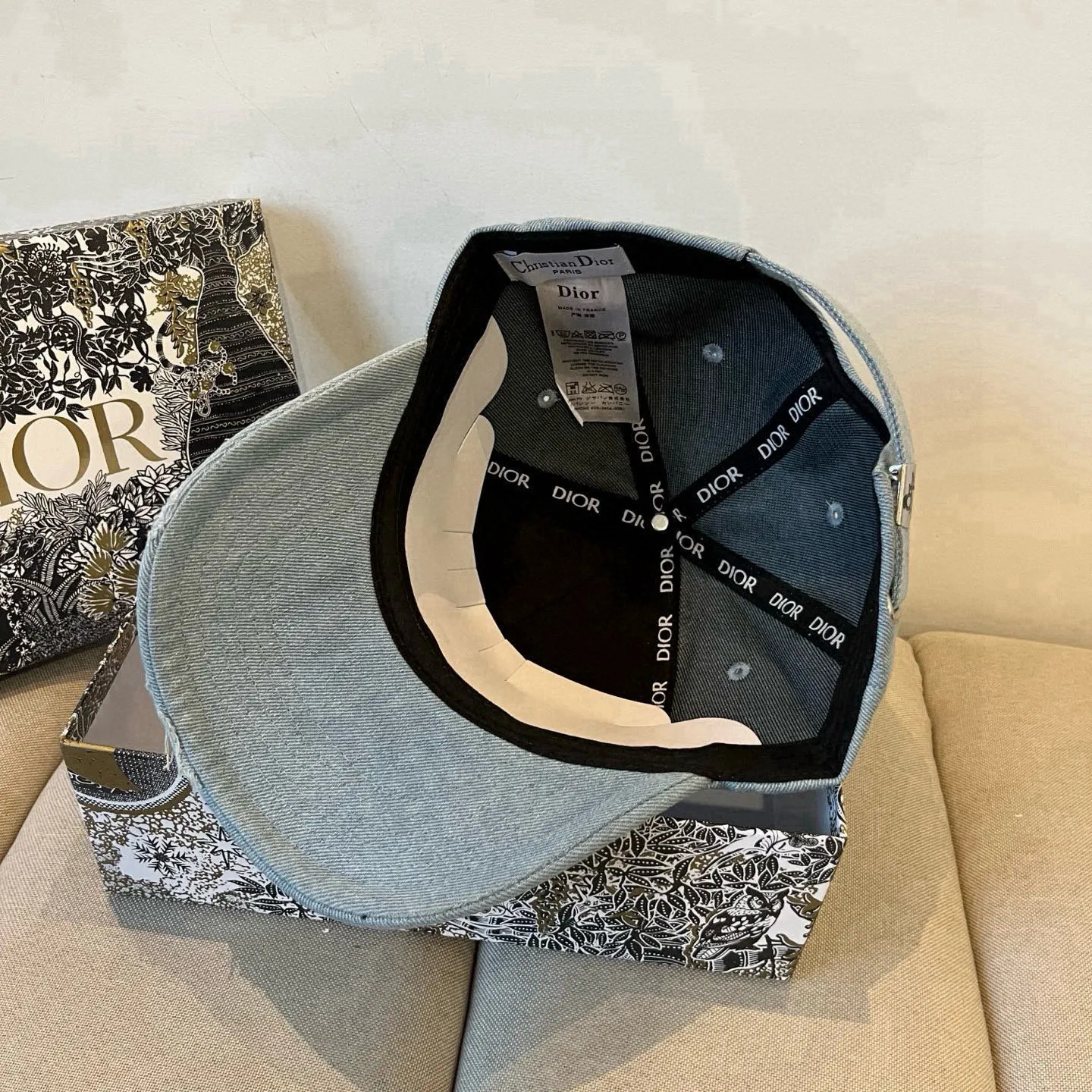 P60 [DIOR Dior] new popular simple baseball cap 🧢, new model shipped, big brand style is super easy to match, hurry up and get it!
