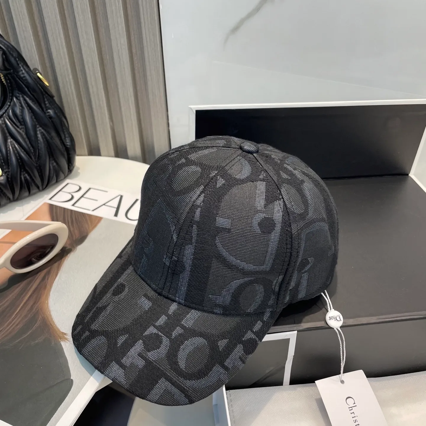 P66💰Dior (Dior) new original baseball cap, full of retro charm, popular new model at the counter, 1 pure cotton lining, light and breathable! The quality is great, the basic head circumference is 56cm, and the patch is adjustable.