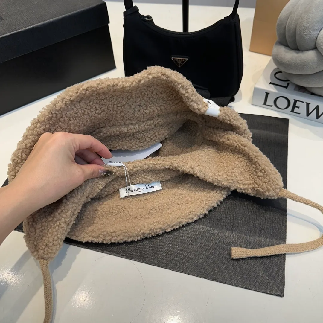 P70 Dior new autumn and winter fisherman hat, lambswool lined ear protection hat, corduroy fabric, head circumference 57cm