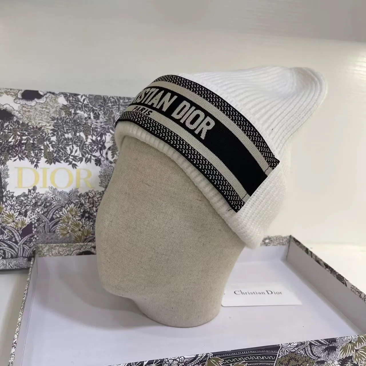 Dior cashmere knit hat